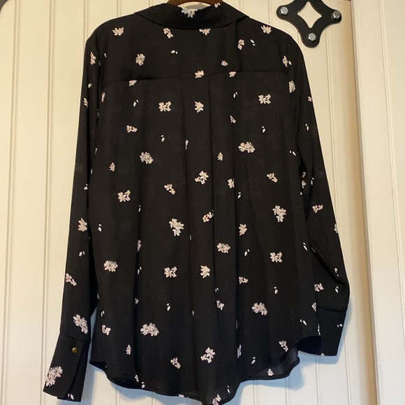 Stunning Liz Claiborne blouse. Size large, 28” long, 22” pit. Beautiful! - Picture 2 of 6